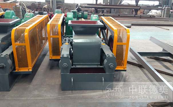 動液壓對輥破碎機(jī)