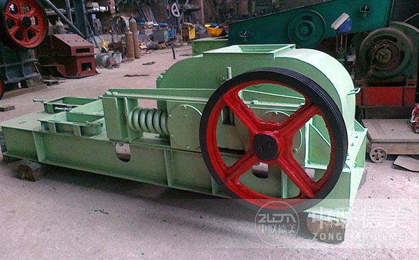 動液壓對輥破碎機(jī)